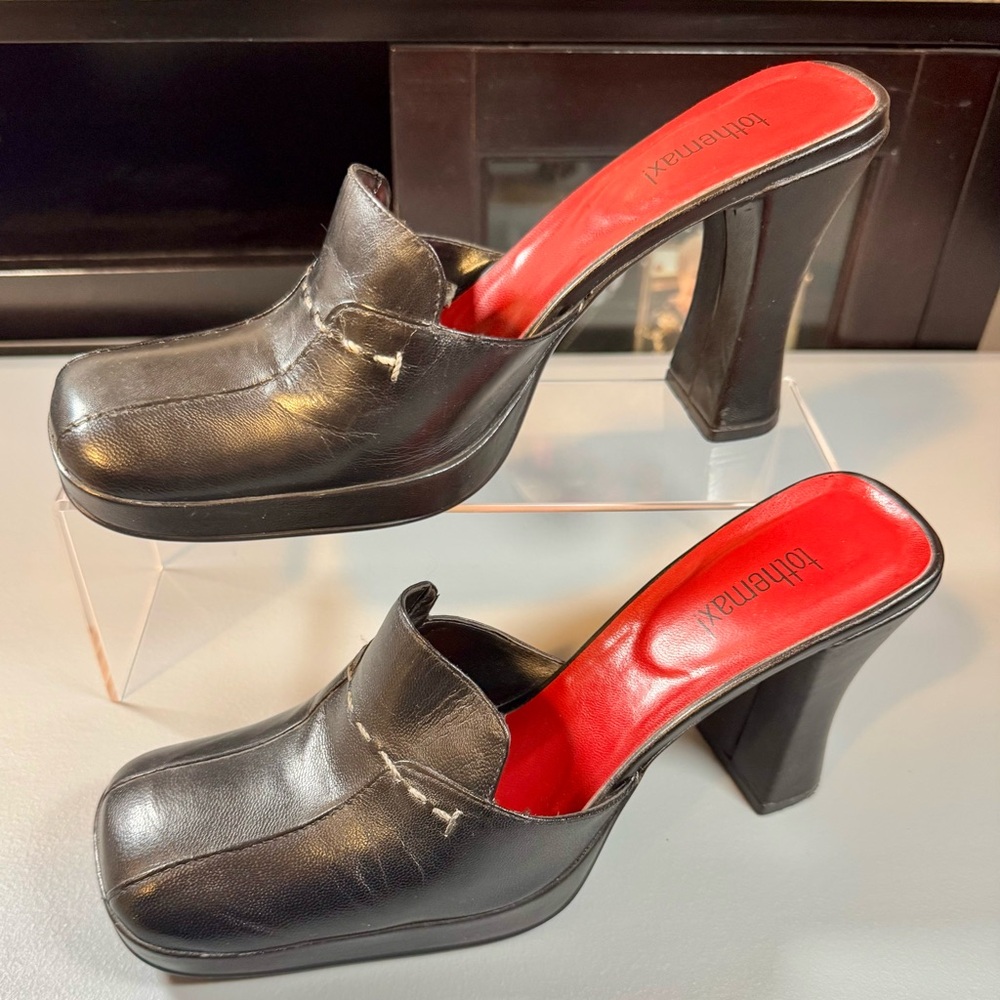 Vintage tothemax! Black Leather Mules w/ 4” heel
Excellent condition